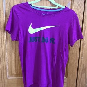 Magenta/pink/purple Nike Just Do It shirt - slim fit